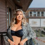 Anna Semenovich Instagram - На носу майские праздники 😋 Кто-то собирается на шашлык, кто-то на море и, конечно, хочется весной приобретать обновки!😄 Особенно красивое женское белье и купальники😉 Я вместе с @df_deafiori создала самую изысканную коллекцию для вас, дорогие женщины! 🥰 Купальники очень красивые, из дорогой ткани, ноские и не выцветают на солнце! Белье выполнено из французского кружева, потрясающей красоты и удобства 😍 Подойдёт для женщин с любыми формами! Все сделано с любовью и заряжено на удачу 😜 Ищите комплекты с надписью «от Анны Семенович» по ссылке в шапке профиля🫶🏼 #бельеотаннысеменович #аниныистории