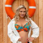 Anna Semenovich Instagram - На носу майские праздники 😋 Кто-то собирается на шашлык, кто-то на море и, конечно, хочется весной приобретать обновки!😄 Особенно красивое женское белье и купальники😉 Я вместе с @df_deafiori создала самую изысканную коллекцию для вас, дорогие женщины! 🥰 Купальники очень красивые, из дорогой ткани, ноские и не выцветают на солнце! Белье выполнено из французского кружева, потрясающей красоты и удобства 😍 Подойдёт для женщин с любыми формами! Все сделано с любовью и заряжено на удачу 😜 Ищите комплекты с надписью «от Анны Семенович» по ссылке в шапке профиля🫶🏼 #бельеотаннысеменович #аниныистории