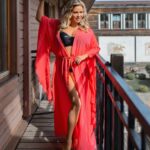 Anna Semenovich Instagram - На носу майские праздники 😋 Кто-то собирается на шашлык, кто-то на море и, конечно, хочется весной приобретать обновки!😄 Особенно красивое женское белье и купальники😉 Я вместе с @df_deafiori создала самую изысканную коллекцию для вас, дорогие женщины! 🥰 Купальники очень красивые, из дорогой ткани, ноские и не выцветают на солнце! Белье выполнено из французского кружева, потрясающей красоты и удобства 😍 Подойдёт для женщин с любыми формами! Все сделано с любовью и заряжено на удачу 😜 Ищите комплекты с надписью «от Анны Семенович» по ссылке в шапке профиля🫶🏼 #бельеотаннысеменович #аниныистории