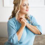 Anna Semenovich Instagram - Сейчас нам всем нужна любовь , доброта и сострадание ! Мы так часто забываем про эти прекрасные чувства 🙏🏼 Любите и берегите друг друга ❤️ #люьовь Фотограф: @valya.grigorieva Стилист: @indalove Визажист: @yakovleva_yulia
