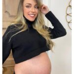 Anna Simon Instagram - Ya queda menos… 😊 #babyiscoming