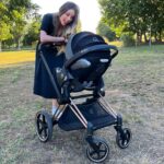Anna Simon Instagram - ¿Cómo lleváis el verano? Yo alucinando con la maternidad y enamorándome más y más de mi peque cada día que pasa. ♥️ ¡Gracias @cybex_global por acompañarnos en esta gran aventura! Ah, y que la silla de coche #CYBEXCloudZiSize se acople en el chasis del cochecito PRIAM es una maravilla. Así, si hay que hacer algún recado rápido no tenemos que llevarnos el capazo. #CYBEXPriam #CYBEX #colaboración
