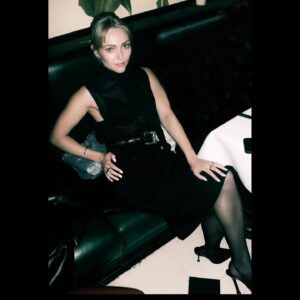 AnnaSophia Robb Instagram - A night out with @frame 🌹🍸