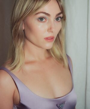AnnaSophia Robb Instagram - Dressing up with @pradabeauty #pradabeauty