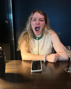 Anna Todd Instagram - Long story short, she’s happy 🪞💌🦢🫧☀️ a couple of things that made me happy today: hearing Asher identify a verb a delicious coffee 6am pilates a fun podcast / chat with the @fpxwpbooks girlies gimbap for lunch realizing that big and carrie are so f’ing toxic after years and years of shipping them tell me something that made you happy today, tell me all the things ☀️🫧