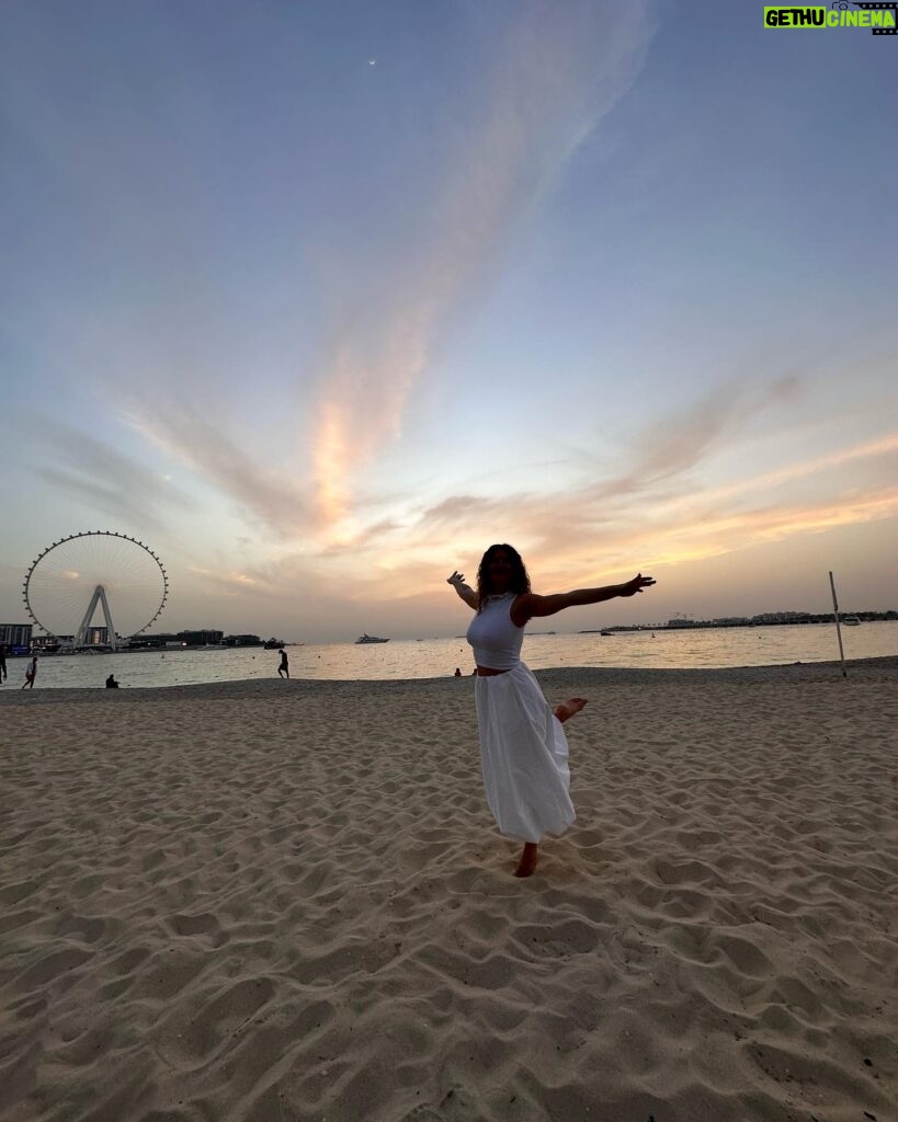 Anna Tsukanova-Kott Instagram - Random Dubai 🌅