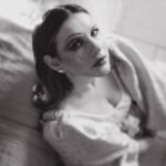 Anna Tsukanova-Kott Instagram – Какое фото вы бы поставили первым? 

PH @makovka.photo 
MUA @mas_dar 
STYLE @pollywhatsup 

#аннацукановакотт #актриса #чб #чернобелое #кукла #фотосессия #арт #модель #фотовстудии #фотосъемка