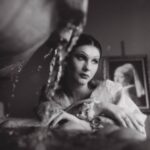 Anna Tsukanova-Kott Instagram – Какое фото вы бы поставили первым? 

PH @makovka.photo 
MUA @mas_dar 
STYLE @pollywhatsup 

#аннацукановакотт #актриса #чб #чернобелое #кукла #фотосессия #арт #модель #фотовстудии #фотосъемка