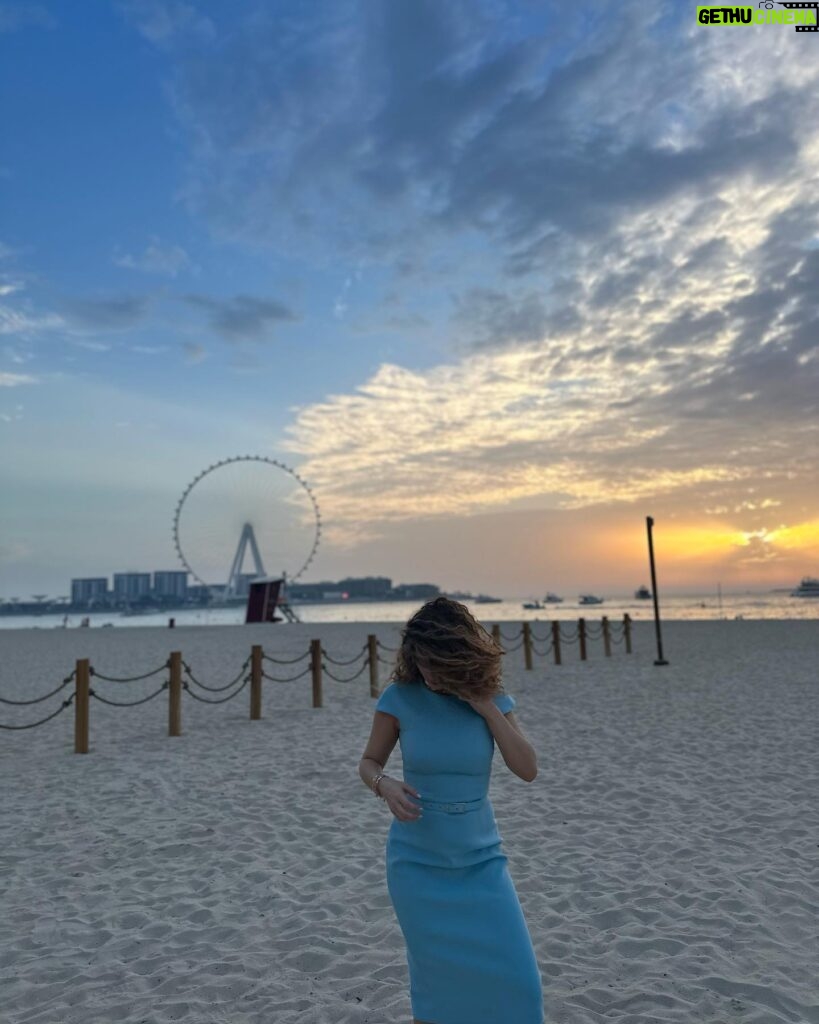 Anna Tsukanova-Kott Instagram - Sunset situation 🌅 🐫