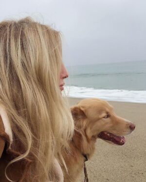 Annabelle Wallis Instagram - Happy Sunday 💗