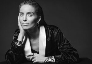 Annabelle Wallis Instagram - Thank you to the amazing team!

I loved chatting all things life and career with you. 

@elleinternational 
@cartier
@tommunrostudio
Styled by @sasathomann 
Makeup @wendyrowe 
Nails @nailsbymh 
Hair @halleybrisker