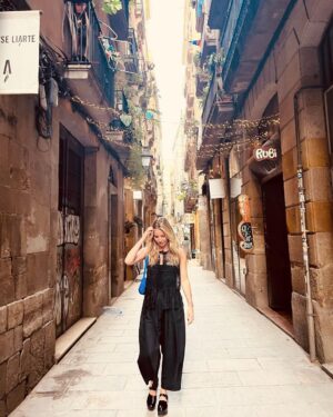 Annabelle Wallis Instagram - Barcelona 🔥