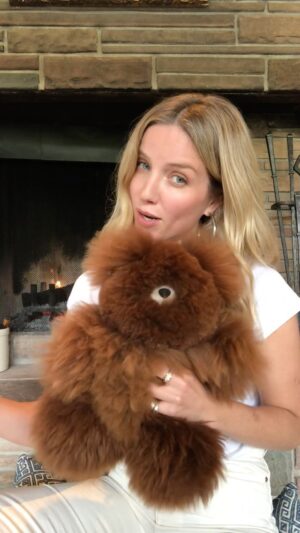Annabelle Wallis Instagram - I was asked by @savechildrenuk to join their initiative #savewithstories here’s my reading of “She's Not Good for a Girl, She's Just Good” by @theachopsbooks,  published by @littleboxofbooks, showing kids the world, through amazing stories.
.
Every donation to Save with Stories will help the children and families who’ve been hardest hit by the coronavirus crisis, both in the UK and around the world, providing the most vulnerable families with the food they need, as well as access to early learning resources and simple household goods.
.
If you can, please donate to Save the Children by visiting our website at savethechildren.org.uk/savewithstories. Link in bio.
.
Or you can text STORIES to 70008 to give a one-off donation of £5.
.
Together, we can help families get through this.

ALL MY LOVE!! ❤️