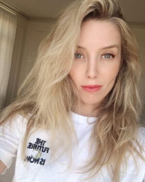 Annabelle Wallis Instagram - The wonderful people at @savethechildren have teamed up with great @poppydelevingne and @alexachungstagram . Together they have designed this T-shirt that you can buy ( LINK IN BIO) to support the campaign!! #thefutureisnow .Children our our future. We have all watched with great pride as they march in the streets for change. Let’s empower them, and those less fortunate to create a better future. Let’s do our bit to give them a chance, an opportunity to speak up, to direct change and lead them to greatness.  #StopTheWarOnChildren @savechildrenuk

Every child, no matter where they’re from in the world, deserves to be protected.