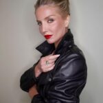 Annabelle Wallis Instagram - Thank you @frame @eriktorstensson @sooparkmakeup and @rebekahforecast Hello NYC!! 🍎