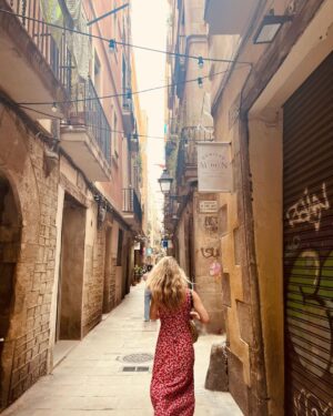 Annabelle Wallis Instagram - Barcelona 🔥