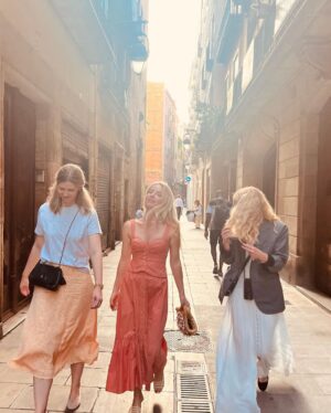 Annabelle Wallis Instagram - Barcelona 🔥
