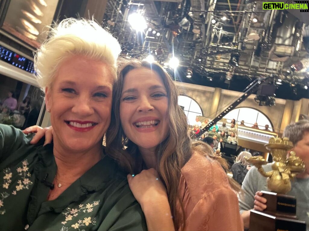 Anne Burrell Instagram - Check out the @thedrewbarrymoreshow today!! @dbelicious and I are whipping up some chocolate deliciousness!!! @drewbarrymore #luckygirl #ilovewhatido