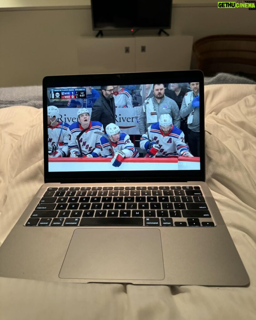 Anne Burrell Instagram - Even though I’m in London I’m staying up late to watch MY @nyrangers !!! #ilovewhatido #luckygirl #🧹🧹🧹🧹🧹