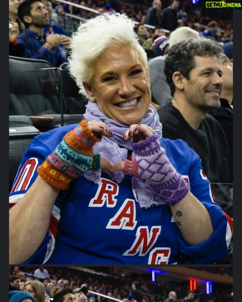 Anne Burrell Instagram - A STELLAR night @thegarden last night cheering on MY @nyrangers to another big FAT “W” thanks to @jimmyvesey26 !!! Thanks for the great pics @mfarsi!! @itsmetherealtc @sebastiancomedy @dominic.sessa #luckygirl #ilovewhatido