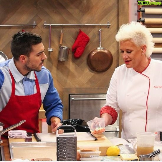 Anne Burrell Instagram - It’s Sunday Funday…a new ep of #worstcooks is happening tonight!!! The S.S. Worst Cooks is setting sail!!! Catch our high seas hi jinx tonight on @foodnetwork !!! Set your dvr!! @mastercheftd #rockingredstars #ilovewhatido #luckygirl