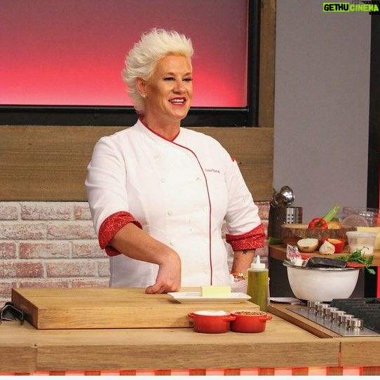 Anne Burrell Instagram - It’s Sunday Funday…a new ep of #worstcooks is happening tonight!!! The S.S. Worst Cooks is setting sail!!! Catch our high seas hi jinx tonight on @foodnetwork !!! Set your dvr!! @mastercheftd #rockingredstars #ilovewhatido #luckygirl