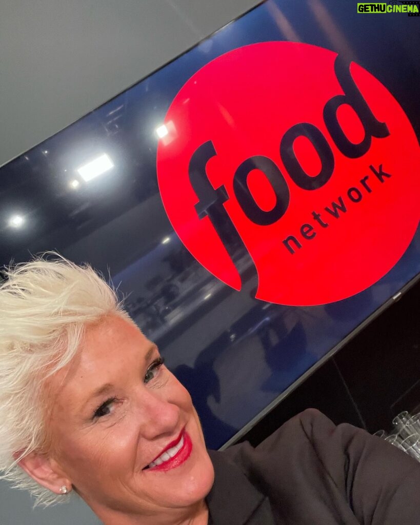 Anne Burrell Instagram - Life on the road!!! Where am I? What am I doing? Judging?? cooking?!? Does it REALLY matter?!? 🤣🤣🤣 #ilovewhatido #girlchef #setlife ❤️