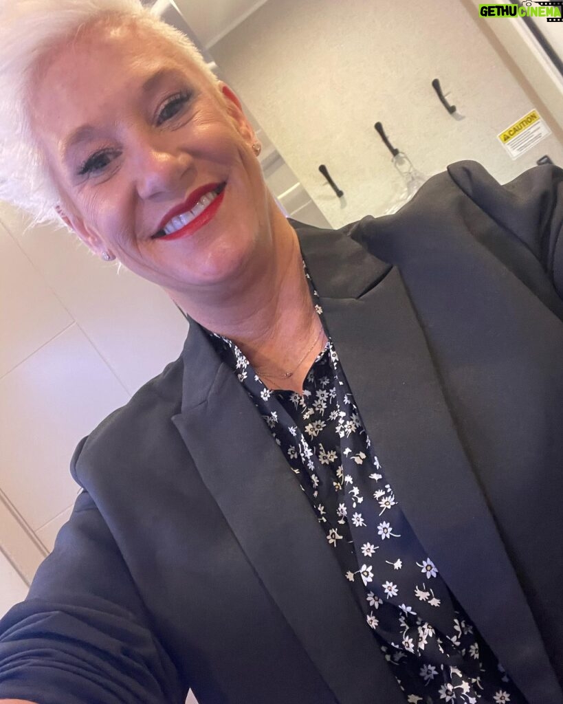 Anne Burrell Instagram - Life on the road!!! Where am I? What am I doing? Judging?? cooking?!? Does it REALLY matter?!? 🤣🤣🤣 #ilovewhatido #girlchef #setlife ❤️