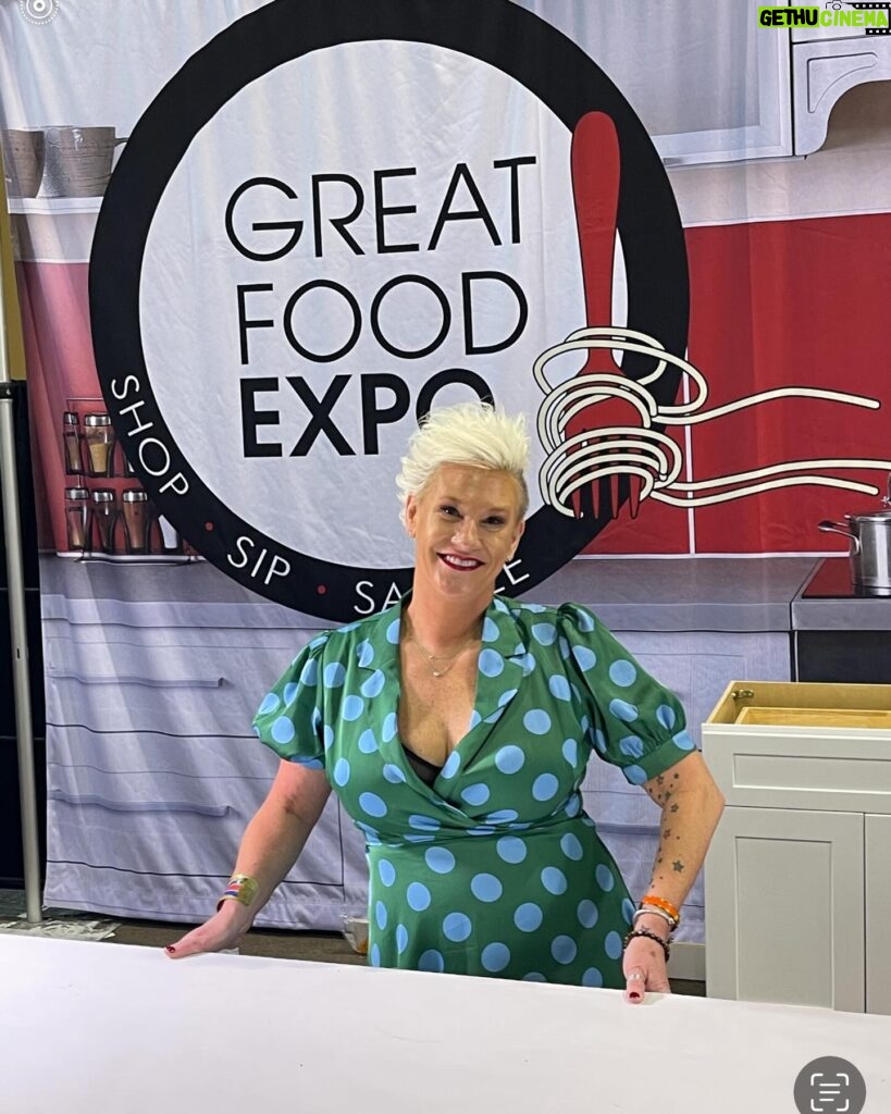 Anne Burrell Instagram - Thank you @greatfoodexpo for having me!!! And thank you to all the LOVELY people who came out to see me!!!! #ilovewhatido #luckygirl