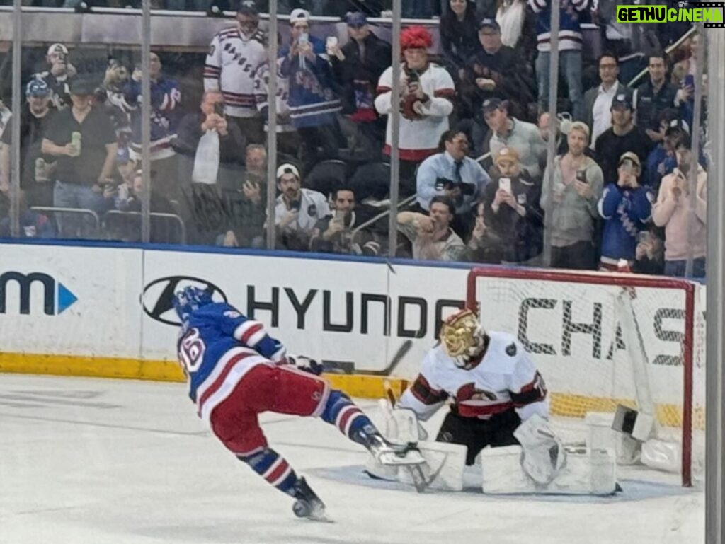 Anne Burrell Instagram - What a regular season finish!!!!!!! On to the playoffs!!! Let’s GOOOOOOOOOOOOOOO MY @nyrangers !!!! @thegarden @wtfeldman #ilovewhatido #luckygirl