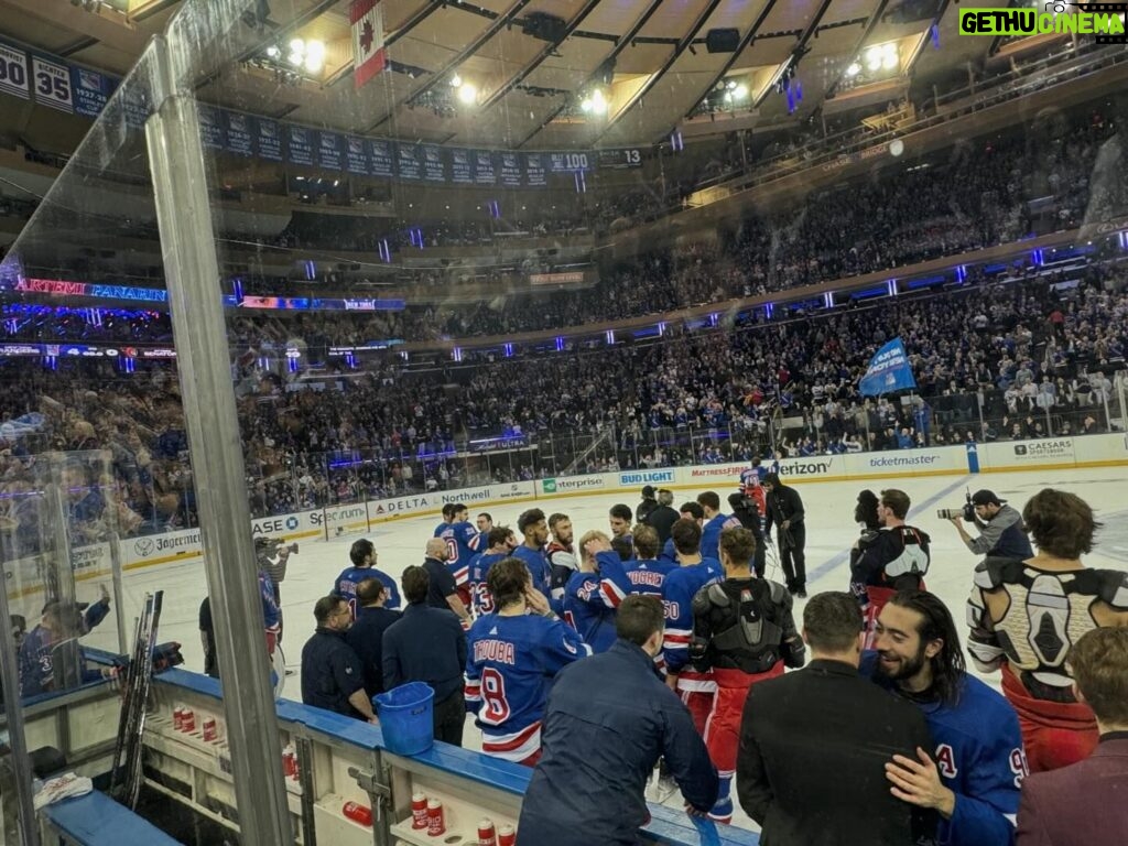 Anne Burrell Instagram - What a regular season finish!!!!!!! On to the playoffs!!! Let’s GOOOOOOOOOOOOOOO MY @nyrangers !!!! @thegarden @wtfeldman #ilovewhatido #luckygirl