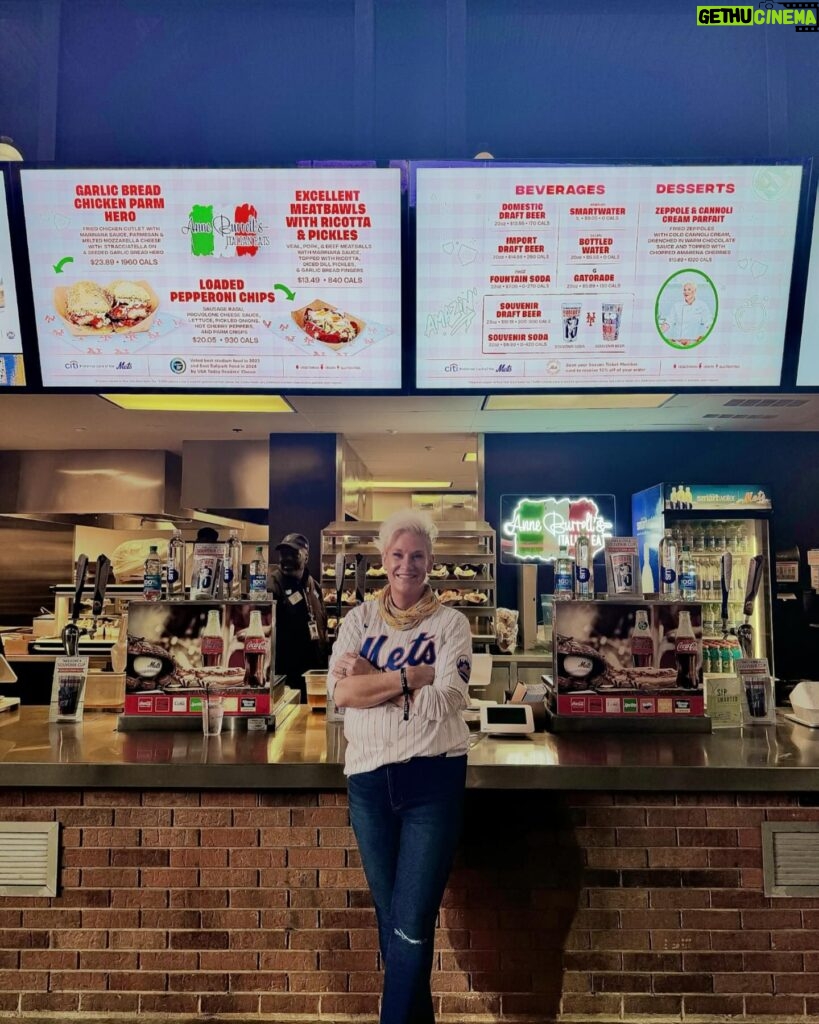 Anne Burrell Instagram - Put me in coach!!!! A FANTASTIC Sunday having some #anneburrellsitalianeats @citifield !!!! What a great Sunday!!!!! #theclaxtons #ilovewhatido #luckygirl @itsmetherealtc