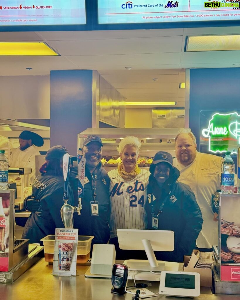 Anne Burrell Instagram - Put me in coach!!!! A FANTASTIC Sunday having some #anneburrellsitalianeats @citifield !!!! What a great Sunday!!!!! #theclaxtons #ilovewhatido #luckygirl @itsmetherealtc