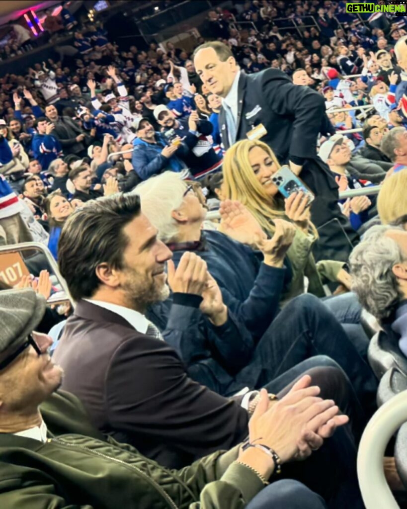Anne Burrell Instagram - ALWAYS a fantastic time cheering on MY @nyrangers !!! #theclaxtons #ilovewhatido #luckygirl