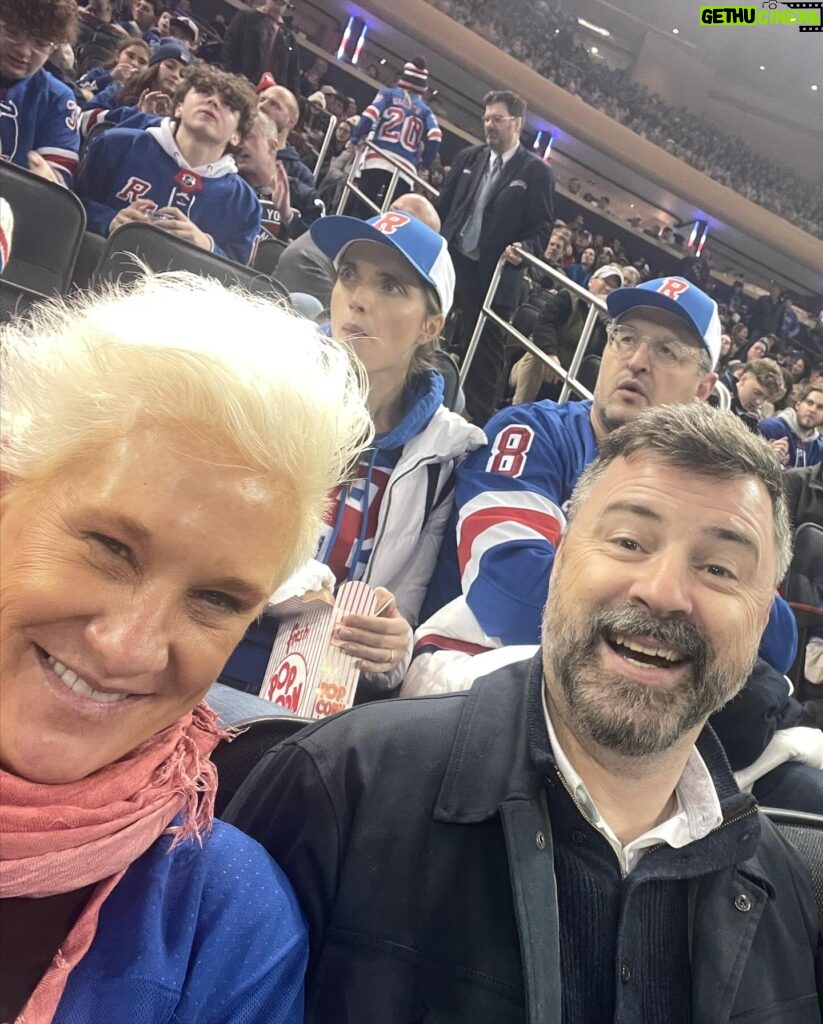 Anne Burrell Instagram - A great day for MY @nyrangers and a big fat “W”!!! I like to think I was the good luck charm!! #theclaxtons #lgr #ilovewhatido #luckygirl @nyrangers @thegarden @stuartclaxton
