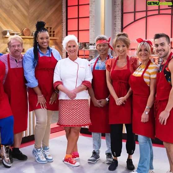 Anne Burrell Instagram - It’s getting serious-ish in boot camp!!! Check out a new ep of #worstcooks tonight on @foodnetwork !!! @mastercheftd and I are going to whip our recruits into shape!!! #rockingredstars #ilovewhatido #luckygirl