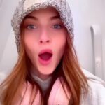Anne Winters Instagram - a day on da plane ✈️ how can YALL make the best of ur day today? 🌍🙏🏼🤍☺️