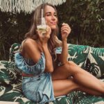 Annemarie Carpendale Instagram - hang out 🎥💫🌴🍹 #workandplay #shootingday #happyme #annieway #anniehow #newproject #summervibes #allin