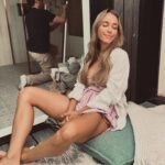 Annemarie Carpendale Instagram - hang out 🎥💫🌴🍹 #workandplay #shootingday #happyme #annieway #anniehow #newproject #summervibes #allin