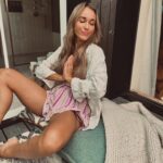 Annemarie Carpendale Instagram - hang out 🎥💫🌴🍹 #workandplay #shootingday #happyme #annieway #anniehow #newproject #summervibes #allin