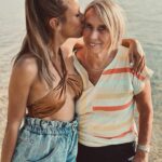 Annemarie Carpendale Instagram - Mom 🫶🏽🩷❤️🧡💘 #tagamsee #abouttoday #liebe #dankbar #ohneende #tothemoonandback #annieway #anniehow #today #campingambach 🌅⛺️✨🪐