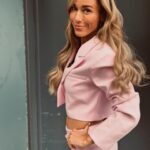 Annemarie Carpendale Instagram - favorites this week 🍭🩷🍬🤎🍡 #barbie 👩🏼 or #chipmunk 🐿️?? #workandplay #happyweekend #summerinthecity 🌞 #whatsyourstyle