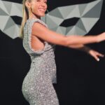 Annemarie Carpendale Instagram - saturday night glam bam✨🪐💥💫🔥🪩⚡️ @masked.singer.germany 🫶🏽 #funweekend #workandplay #aboutyesterday #dancelikenooneiswatching #annieway #anniehow #tiredbuthappy #beiderarbeit 🤘🏽 U like?! 💜