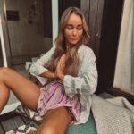 Annemarie Carpendale Instagram - hang out 🎥💫🌴🍹 #workandplay #shootingday #happyme #annieway #anniehow #newproject #summervibes #allin