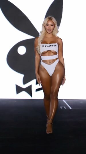 Anthia Mo Instagram - Opened the @playboy show 🤍

@planetfashiontv @therealceliaevans @so2production @themanemanelio @giovannaalexsandra @smolooo @artbasel @daersouthfl @hardrockholly