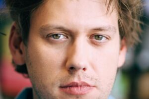 Anton Shastun Instagram - Попался! Че зашел сюда? VPN работает хорошо? Или у тебя дел мало? Ладно. Ставь лайк и листай дальше, бездельник!