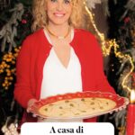 Antonella Clerici Instagram – Da più di vent’anni, tutti i giorni all’ora di pranzo, #AntonellaClerici racconta agli italiani le ricette, le tradizioni e i migliori prodotti del nostro Paese. Stavolta invece parliamo di lei: siamo stati ospiti a casa sua per raccontarvi i suoi ricordi dei pranzi di Natale in famiglia.

Il servizio completo sul magazine di dicembre, in edicola!

✍️ @angelaodone
📷 @marcorossiphotographer
📹 @marysarzi 

#LCIdal1929
#CasaNelBosco
#Natale2023