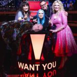 Antonella Clerici Instagram - Inizia ORA la FINALE di #TheVoiceKidsIt! Il menù di questa sera prevede: dodici concorrenti spettacolari, quattro fantastici coach, una conduttrice fuoriclasse accompagnata da due valletti d’eccezione e tanto, TANTO divertimento! ✌️🎤❤️