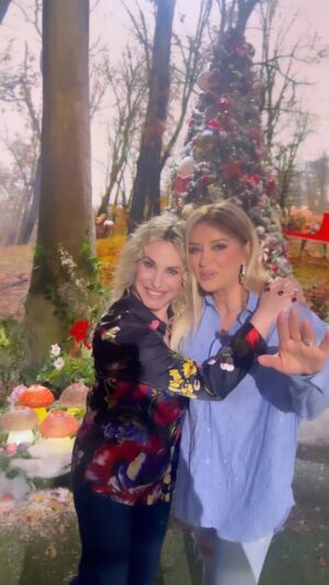 Antonella Clerici Instagram - Grazie Alla Bellissima e Bravissima @antoclerici  del invito @sempremezzogiornorai  @rai1official 

Jemi live ne 12.45 ne @rai1official 🫶
🇦🇱🇮🇹
