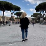 Antonella Clerici Instagram - Sabato& domenica turista a Roma con Maelle❤️ La citta' della mia vita. Pit stop al mare ad Ansedonia( quanti ricordi🥲) e si torna a casa nel bosco. Domani @sempremezzogiornorai e venerdi #thevoicesenior #Roma #ansedonia #maelle #gita video by @ste_tambo